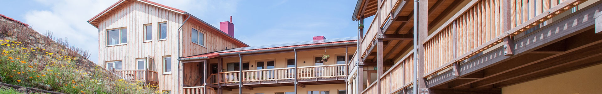 Prefabricerade loftgångar och balkonger i hårdträ - Kärnsund Wood Link